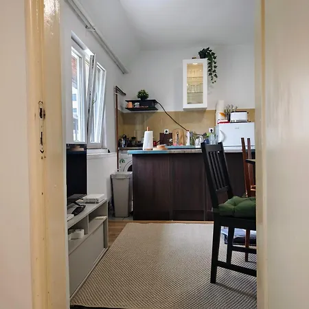 Apartment Quiet And Bright - Near Bus Station & Free Parking