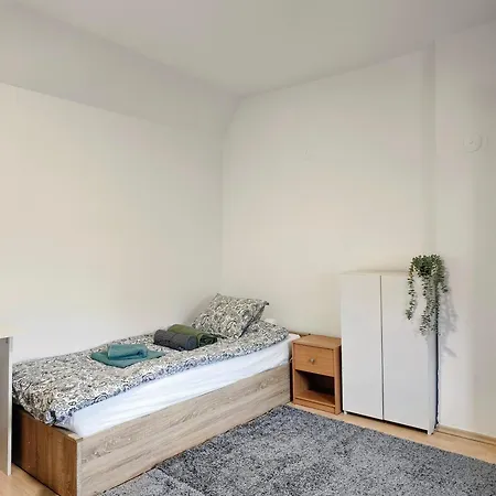Apartment Quiet And Bright - Near Bus Station & Free Parking *