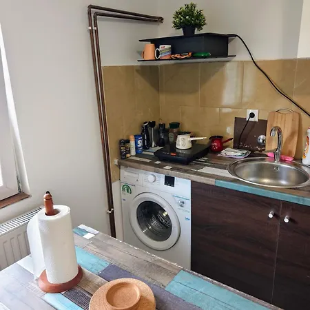 Quiet And Bright - Near Bus Station & Free Parking Apartment