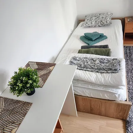 Quiet And Bright - Near Bus Station & Free Parking