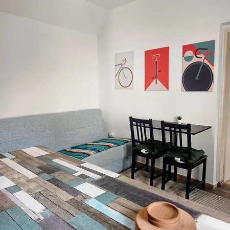 Apartment Quiet And Bright - Near Bus Station & Free Parking *