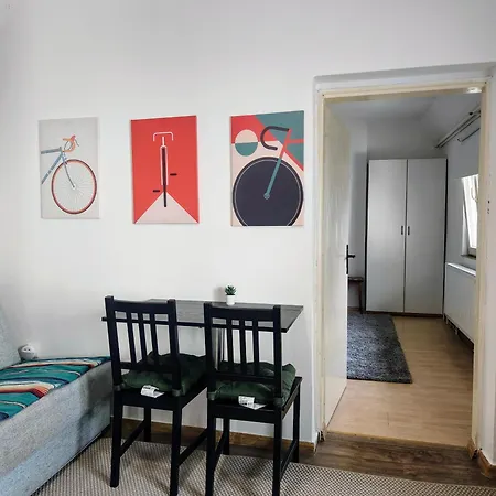 Quiet And Bright - Near Bus Station & Free Parking Apartment