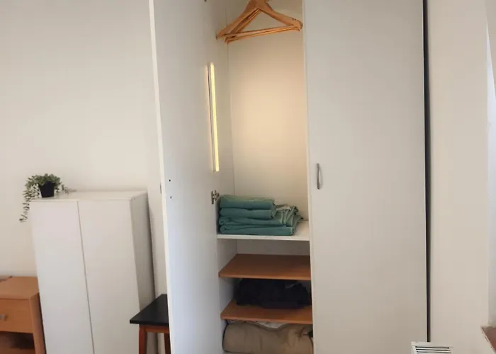 Quiet And Bright - Near Bus Station & Free Parking Lägenhet