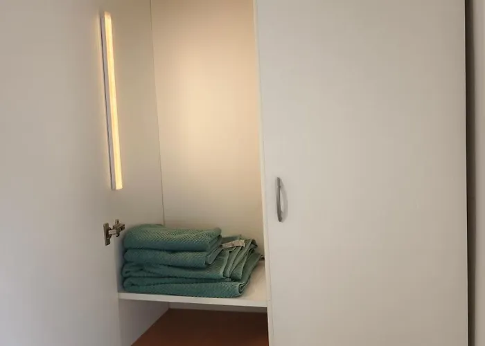 Quiet And Bright - Near Bus Station & Free Parking Lägenhet