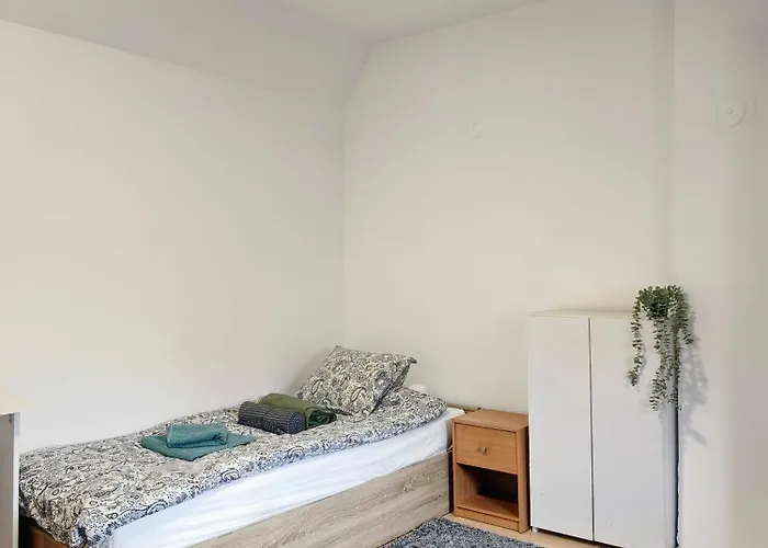 Lägenhet Quiet And Bright - Near Bus Station & Free Parking *