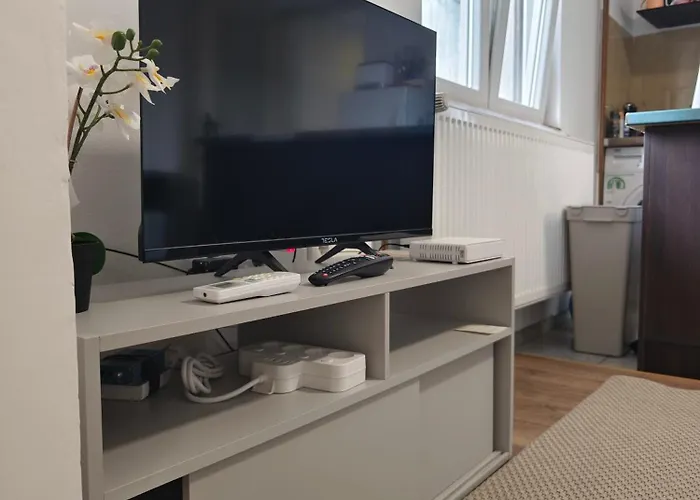 Lägenhet Quiet And Bright - Near Bus Station & Free Parking *