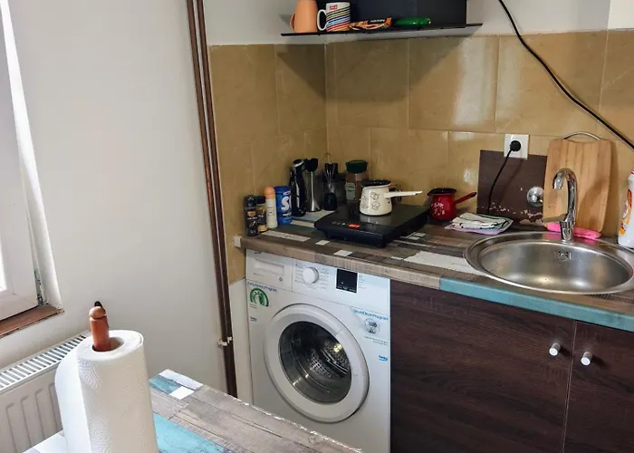 Quiet And Bright - Near Bus Station & Free Parking Lägenhet