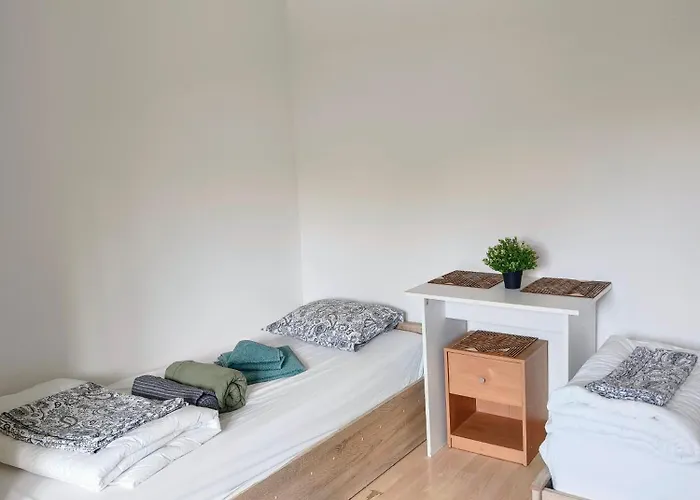 Quiet And Bright - Near Bus Station & Free Parking Lägenhet