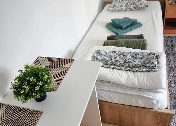 Quiet And Bright - Near Bus Station & Free Parking